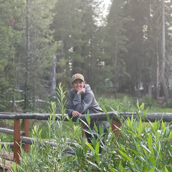 Meet your Posher, Lisa - Picture 1 of 1